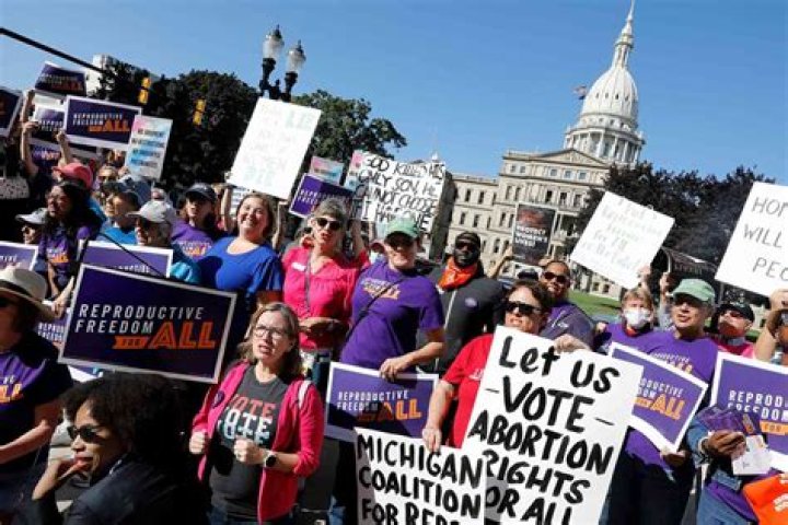 
Michigan, California and Vermont Voters Approve Amendments to Protect Abortion Rights in State Constitutions 